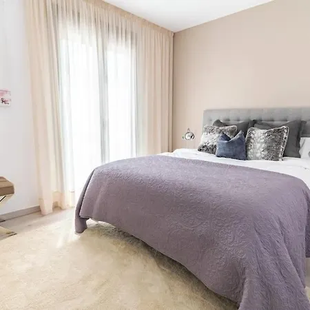 La Sala Puerto Banus *